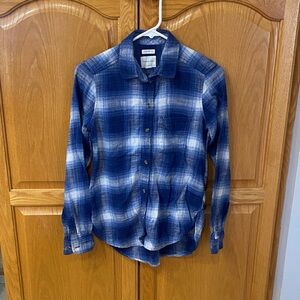 American Eagle Outfitters Navy and White Plaid Shirt. Ahh-mazingly soft. Size XS